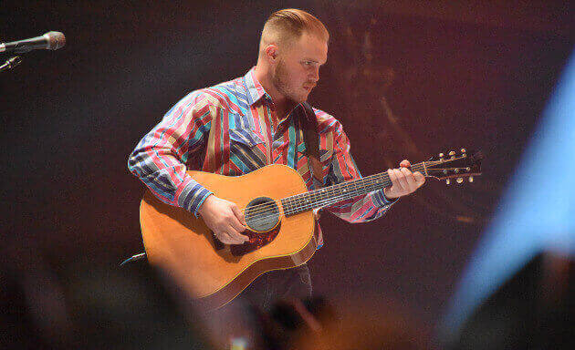 zach Ryavn is performing Live